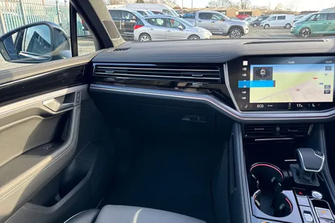 Volkswagen Touareg 3.0 TDI V6 Black Edition Tiptronic 4Motion Euro 6 (s/s) 5dr Thumbnail #15