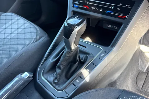 DA75KPP Volkswagen Polo 1.0 TSI 115 R-Line 5dr DSG | Pre Reg | limited Stock Availability Thumbnail #23