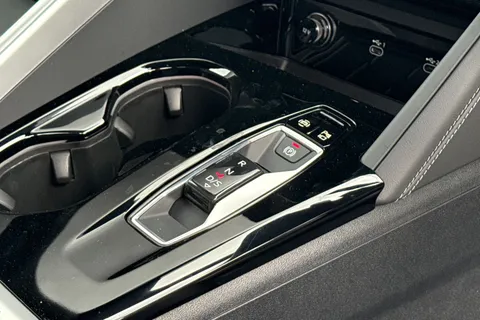  Audi Q5 2.0 TDI S line S Tronic quattro Euro 6 (s/s) 5dr Thumbnail #23