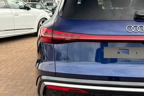  Audi Q5 2.0 TDI S line S Tronic quattro Euro 6 (s/s) 5dr Thumbnail #37