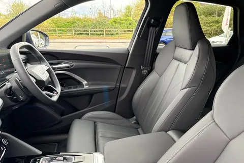  Audi Q5 2.0 TDI S line S Tronic quattro Euro 6 (s/s) 5dr Thumbnail #44