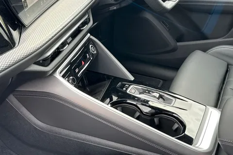  Audi Q5 2.0 TDI S line S Tronic quattro Euro 6 (s/s) 5dr Thumbnail #46