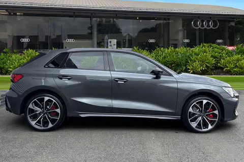 Audi S3 2.0 TFSI Black Edition Sportback S Tronic quattro Euro 6 (s/s) 5dr Thumbnail #4