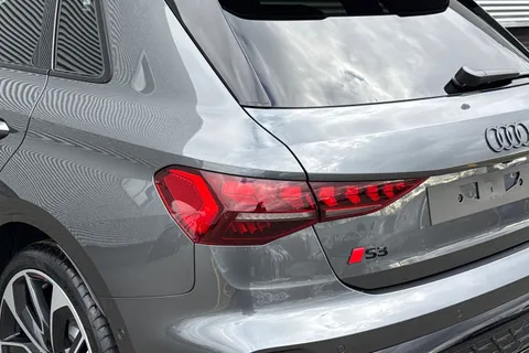 Audi S3 2.0 TFSI Black Edition Sportback S Tronic quattro Euro 6 (s/s) 5dr Thumbnail #8