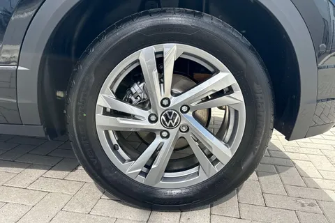 Volkswagen T-Roc 1.5 TSI R-Line DSG Euro 6 (s/s) 5dr Thumbnail #11