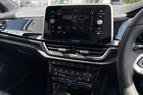 MV75ULC Volkswagen T-Roc 1.5 TSI R-Line 5dr DSG **19' MISANO ALLOYS, REAR CAM** Thumbnail #22