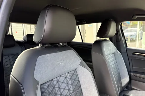 MV75ULC Volkswagen T-Roc 1.5 TSI R-Line 5dr DSG **19' MISANO ALLOYS, REAR CAM** Thumbnail #24