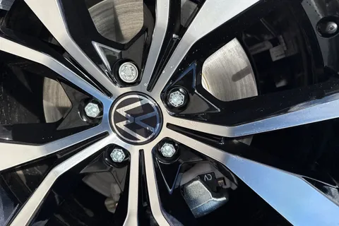 MV75ULC Volkswagen T-Roc 1.5 TSI R-Line 5dr DSG **19' MISANO ALLOYS, REAR CAM** Thumbnail #26