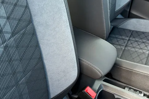 MV75ULC Volkswagen T-Roc 1.5 TSI R-Line 5dr DSG **19' MISANO ALLOYS, REAR CAM** Thumbnail #42