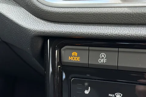 MV75ULC Volkswagen T-Roc 1.5 TSI R-Line 5dr DSG **19' MISANO ALLOYS, REAR CAM** Thumbnail #48