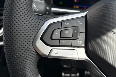 MV75ULC Volkswagen T-Roc 1.5 TSI R-Line 5dr DSG **19' MISANO ALLOYS, REAR CAM** Thumbnail #50