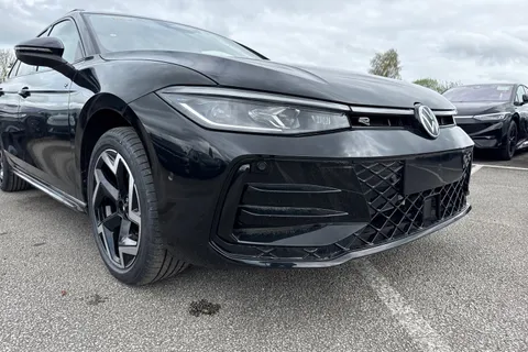  Volkswagen Passat 1.5 eTSI MHEV R-Line DSG Euro 6 (s/s) 5dr Thumbnail #9