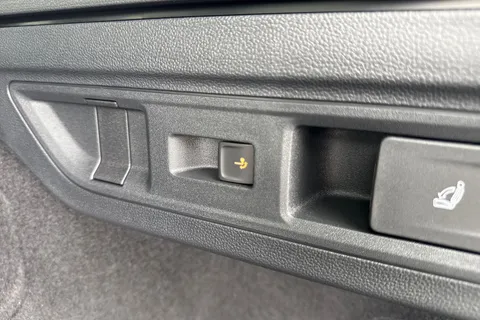  Volkswagen Passat 1.5 eTSI MHEV R-Line DSG Euro 6 (s/s) 5dr Thumbnail #30