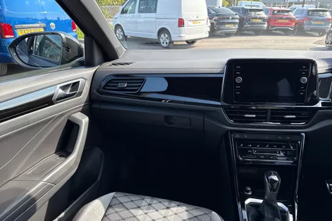  Volkswagen T-Roc 1.5 TSI Black Edition DSG Euro 6 (s/s) 5dr Thumbnail #20