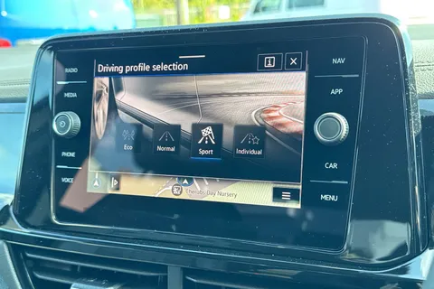  Volkswagen T-Roc 1.5 TSI Black Edition DSG Euro 6 (s/s) 5dr Thumbnail #45