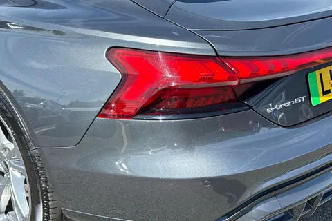 LL73AKU Audi e-tron GT 93.4kWh Auto quattro 4dr Thumbnail #8