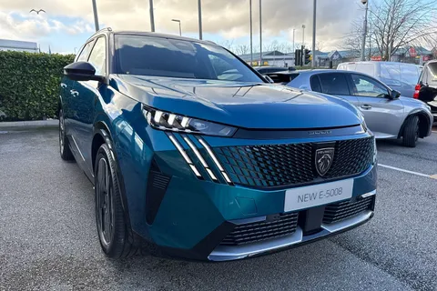 16 of 67 for PEUGEOT E-5008 73kWh GT Auto 5dr