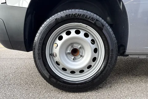 21 of 45 for PEUGEOT Partner 1.5 BlueHDi 1000 Professional Standard Panel Van SWB Euro 6 (s/s) 5dr