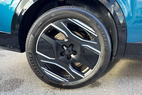 21 of 67 for PEUGEOT E-5008 73kWh GT Auto 5dr