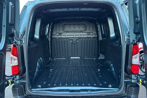 10 of 44 for PEUGEOT E-Partner 52kWh Professional Standard Panel Van Auto SWB 5dr (7.4kW Charger)