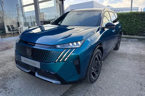 26 of 67 for PEUGEOT E-5008 73kWh GT Auto 5dr