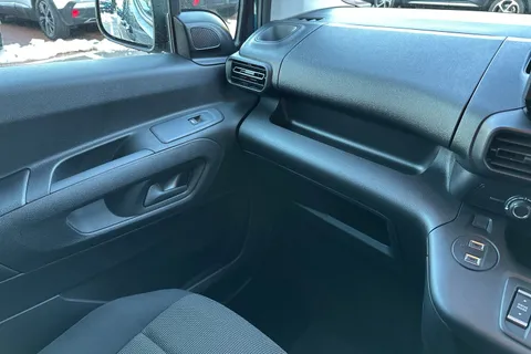 15 of 44 for PEUGEOT E-Partner 52kWh Professional Standard Panel Van Auto SWB 5dr (7.4kW Charger)