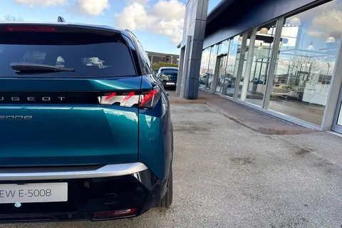 31 of 67 for PEUGEOT E-5008 73kWh GT Auto 5dr
