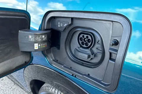 33 of 67 for PEUGEOT E-5008 73kWh GT Auto 5dr