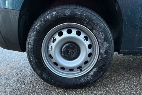 22 of 44 for PEUGEOT E-Partner 52kWh Professional Standard Panel Van Auto SWB 5dr (7.4kW Charger)