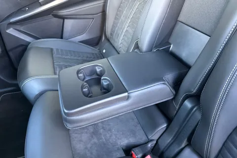 38 of 67 for PEUGEOT E-5008 73kWh GT Auto 5dr