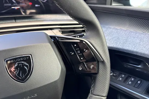 42 of 67 for PEUGEOT E-5008 73kWh GT Auto 5dr