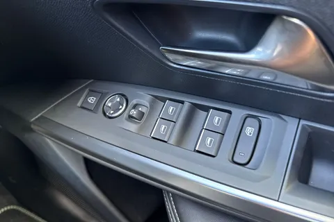 43 of 67 for PEUGEOT E-5008 73kWh GT Auto 5dr