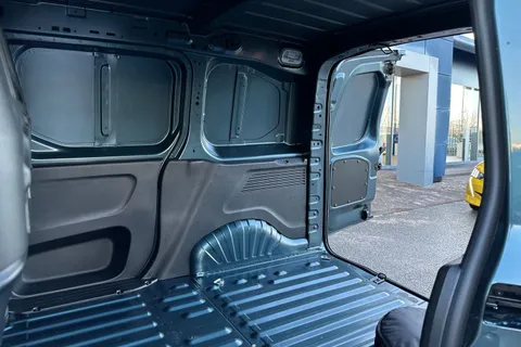 35 of 44 for PEUGEOT E-Partner 52kWh Professional Standard Panel Van Auto SWB 5dr (7.4kW Charger)