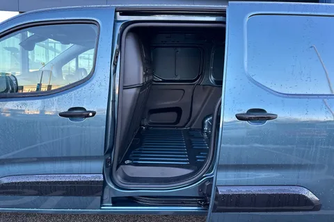 36 of 44 for PEUGEOT E-Partner 52kWh Professional Standard Panel Van Auto SWB 5dr (7.4kW Charger)