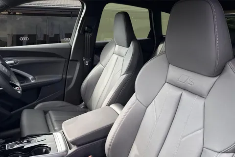 Audi Q5 2.0 TDI S line S Tronic quattro Euro 6 (s/s) 5dr Thumbnail #16