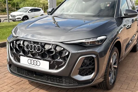 Audi Q5 2.0 TDI S line S Tronic quattro Euro 6 (s/s) 5dr Thumbnail #32