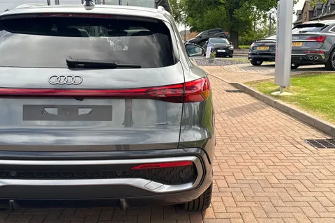 Audi Q5 2.0 TDI S line S Tronic quattro Euro 6 (s/s) 5dr Thumbnail #37