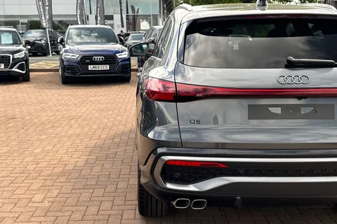Audi Q5 2.0 TDI S line S Tronic quattro Euro 6 (s/s) 5dr Thumbnail #38