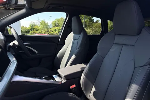  Audi Q5 2.0 TDI S line S Tronic quattro Euro 6 (s/s) 5dr Thumbnail #11