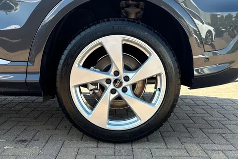  Audi Q5 2.0 TDI S line S Tronic quattro Euro 6 (s/s) 5dr Thumbnail #24