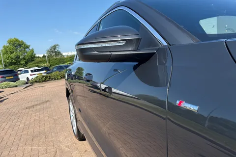  Audi Q5 2.0 TDI S line S Tronic quattro Euro 6 (s/s) 5dr Thumbnail #28