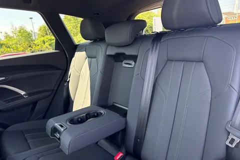  Audi Q5 2.0 TDI S line S Tronic quattro Euro 6 (s/s) 5dr Thumbnail #35