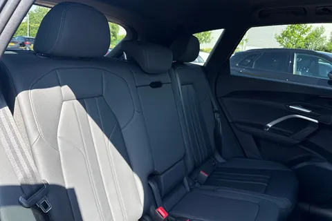  Audi Q5 2.0 TDI S line S Tronic quattro Euro 6 (s/s) 5dr Thumbnail #43