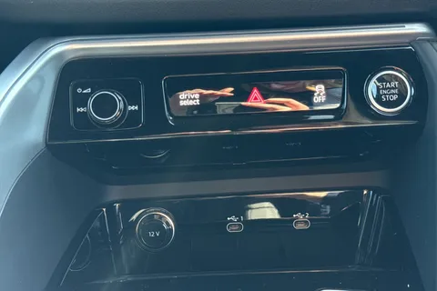  Audi Q5 2.0 TDI S line S Tronic quattro Euro 6 (s/s) 5dr Thumbnail #58