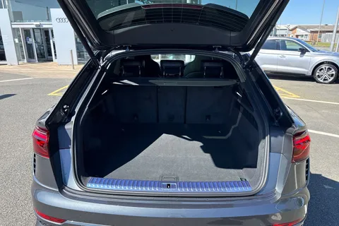  Audi RS Q8 4.0 TFSI V8 Performance Carbon Vorsprung Tiptronic quattro Euro 6 (s/s) 5dr Thumbnail #7