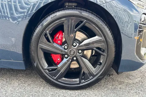 PY74EXT Audi A6 E-Tron Avant 100kWh Launch Edition Auto 5dr Thumbnail #10