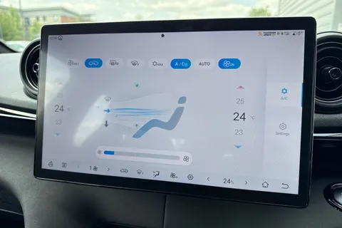 DF25JHE BYD Dolphin 44.9kWh Active Auto 5dr Thumbnail #20