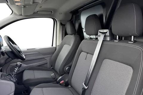 CX75HYK Volkswagen Transporter 2.0 TDI T28 Commerce Pro Panel Van 5dr Diesel Manual FWD SWB Euro 6 (s/s) (110 ps) Thumbnail #16