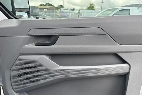 CX75HYK Volkswagen Transporter 2.0 TDI T28 Commerce Pro Panel Van 5dr Diesel Manual FWD SWB Euro 6 (s/s) (110 ps) Thumbnail #21