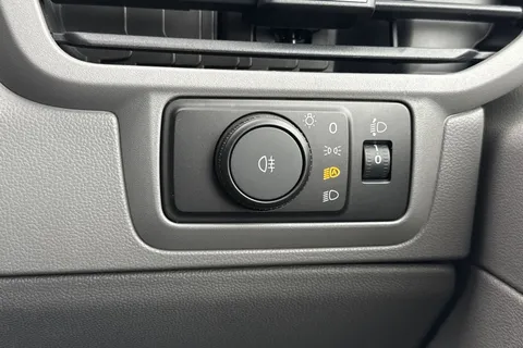 CX75HYK Volkswagen Transporter 2.0 TDI T28 Commerce Pro Panel Van 5dr Diesel Manual FWD SWB Euro 6 (s/s) (110 ps) Thumbnail #26